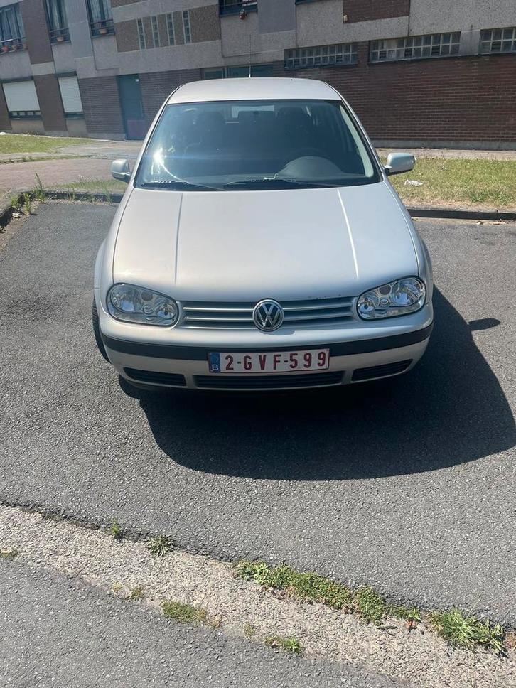 Golf 4 essence 1.6, Auto's, Volkswagen, Particulier, Golf, Benzine, 5 deurs, Handgeschakeld, Overige kleuren, Zwart, Stof, Ophalen