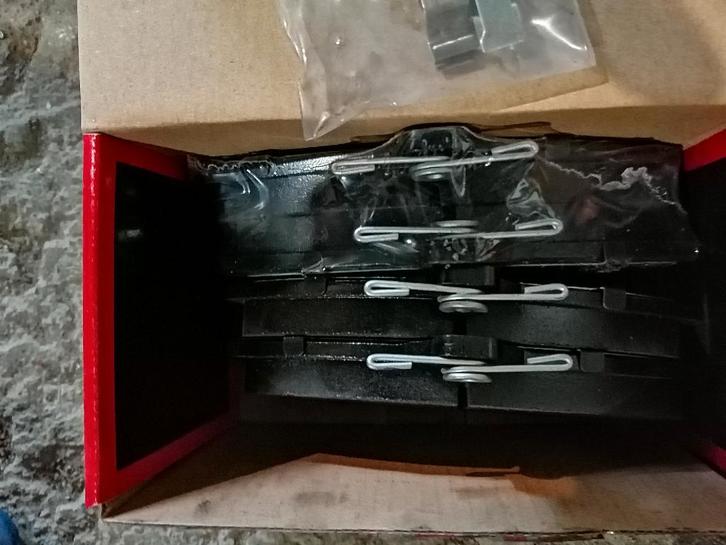 Niponparts schijven en remblokken, Auto-onderdelen, Remmen en Aandrijving, Mitsubishi, Nieuw, Ophalen