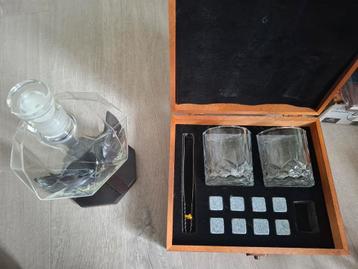 Whiskey karaf + set met 2 glazen, grijper en whiskeystones