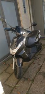 Scooter A klasse peugeot kisbee 3000km A klasse, Fietsen en Brommers, Ophalen of Verzenden, Zo goed als nieuw