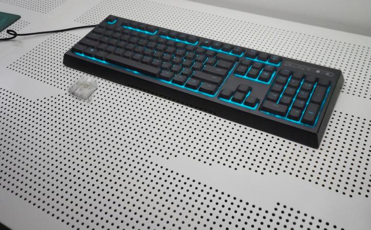 Razer Chroma Ornata t.w.v. €99, Computers en Software, Toetsenborden, Zo goed als nieuw, Ophalen of Verzenden
