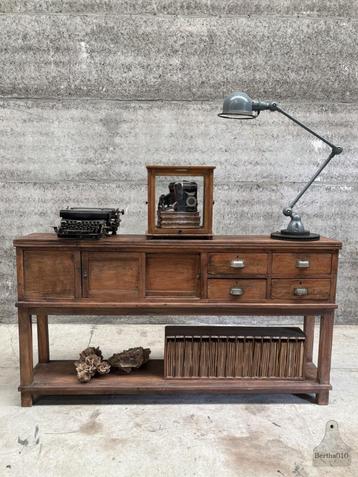 Antiek Engelse sidetable ideaal smal dressoir beschikbaar voor biedingen