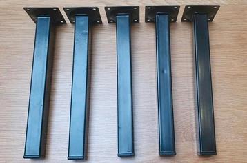 5x zwarte vierkante metalen meubelpoten 25hx2,5br beschikbaar voor biedingen