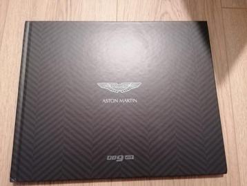 Aston Martin DB9 GT hardcover boek brochure 