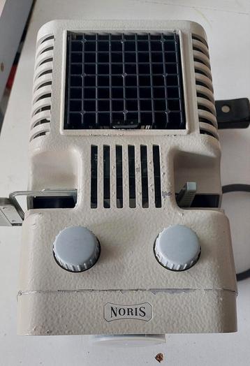 Noris 150-A diaprojector heel wat jaren oud., Enlèvement ou Envoi, Comme neuf