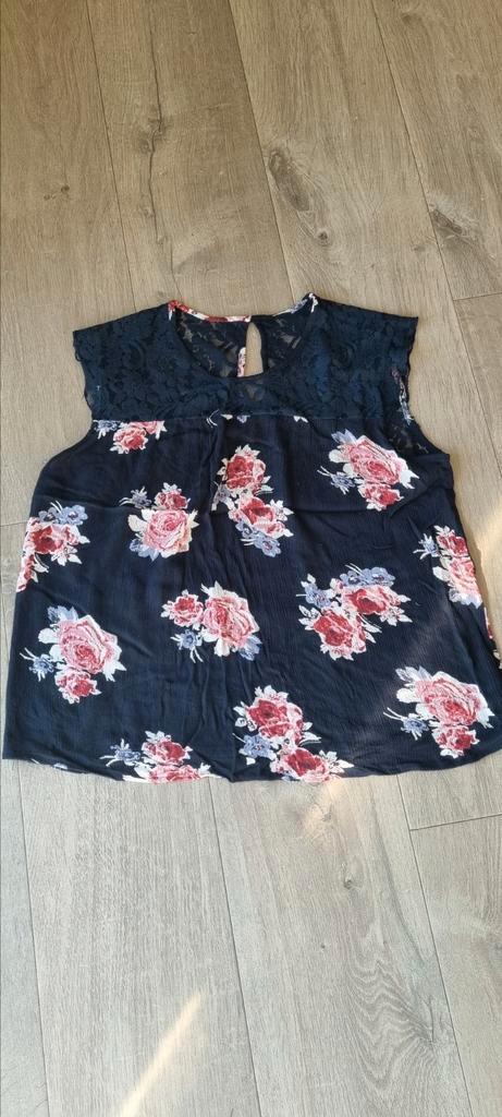 Bloemen t-shirtje, Kleding | Dames, T-shirts, Gedragen, Maat 34 (XS) of kleiner, Overige kleuren, Korte mouw, Ophalen of Verzenden