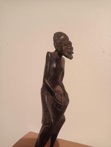 Afrikaanse handgesneden beeld  beschikbaar voor biedingen