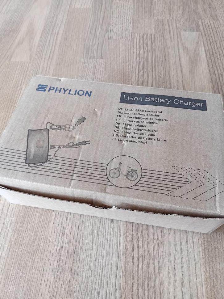 Phylion fiets acculader 42V 2A voor SportDrive accu, Fietsen en Brommers, Fietsaccessoires | Fietsaccu's, Zo goed als nieuw, Ophalen