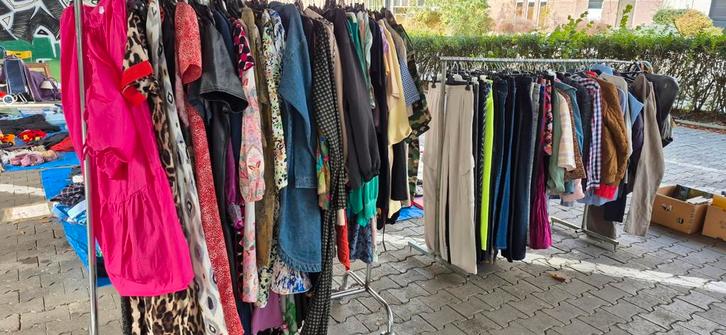 +/- 300 dames- en herenkleding. TB-aandoening. Geen bezorgin, Kleding | Dames, Dames-kledingpakketten, Zo goed als nieuw, Ophalen