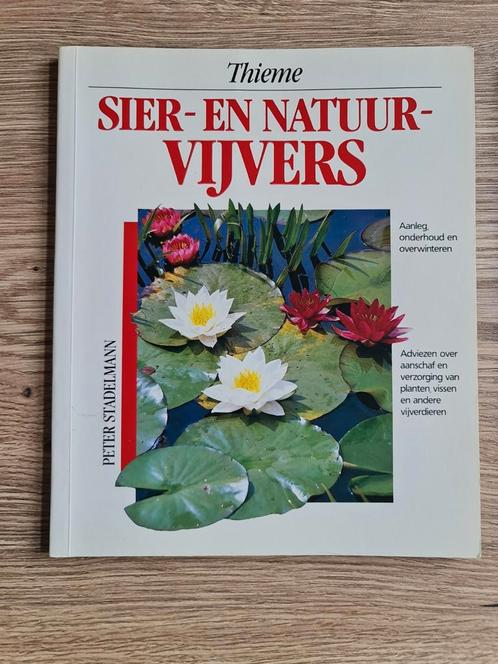 Boek : sier en natuurvijvers / peter stadelmann, Tuin en Terras, Vijvers, Zo goed als nieuw, Ophalen of Verzenden