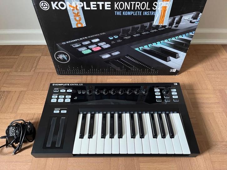 Native Instruments Komplete Kontrol S25 keyboard, Muziek en Instrumenten, Midi-apparatuur, Zo goed als nieuw, Ophalen