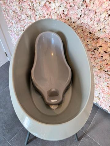 Babybadje Luma met staander en zitje beschikbaar voor biedingen