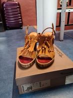 Bruine sandalen met hak maat 38, Kleding | Dames, Bruin, Zo goed als nieuw, Schoenen met hoge hakken, Ophalen