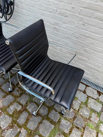 Eames bureaustoel replica  beschikbaar voor biedingen