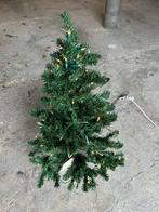 Sapin artificiel avec guirlande