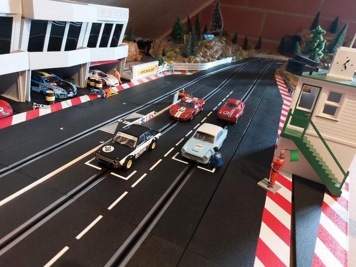 Circuit slot car, Hobby en Vrije tijd, Modelbouw | Auto's en Voertuigen, Auto, Ophalen of Verzenden