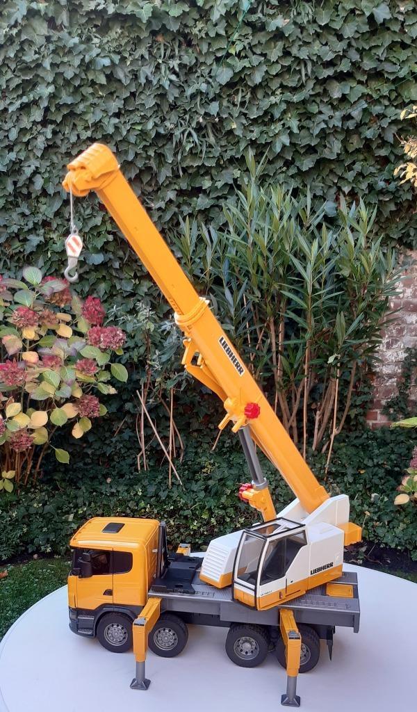 Bruder Scania hijswagen + Liebherr kraan, Kinderen en Baby's, Speelgoed |Speelgoedvoertuigen, Zo goed als nieuw, Ophalen