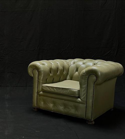 Olijfgroene chesterfields fauteuil 1 stuk, Huis en Inrichting, Fauteuils, Zo goed als nieuw, Ophalen of Verzenden