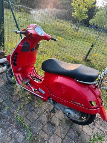 Vespa GTS 125cc voor opmaak of onderdelen beschikbaar voor biedingen