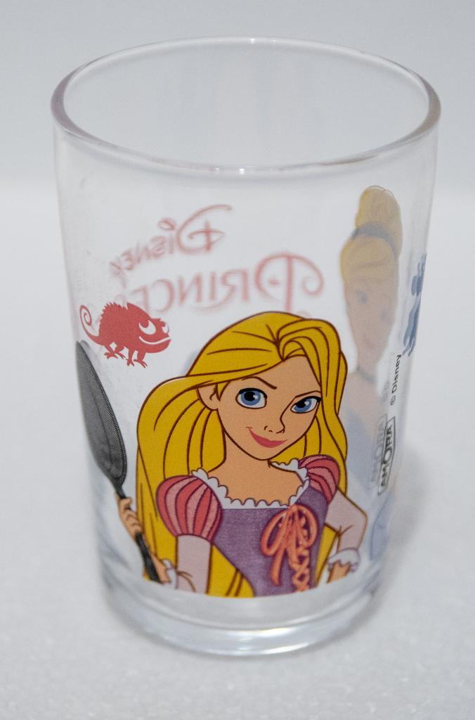 Verre Amora "Princesses" de Disney (Raiponce et Cendrillon), Collections, Verres & Petits Verres, Comme neuf, Verre à eau, Enlèvement ou Envoi