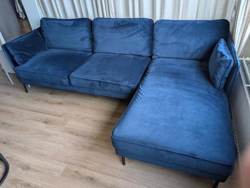 Luxe zetel velvet hoekbank rechts donker blauw bank woonkame, Huis en Inrichting, Zetels | Zetels en Chaises Longues, Zo goed als nieuw