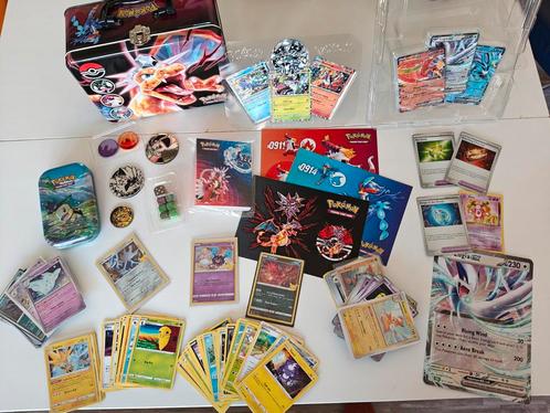 Pokémon Charizard set met koffer, stickers, promokaarten etc, Hobby en Vrije tijd, Verzamelkaartspellen | Pokémon, Zo goed als nieuw
