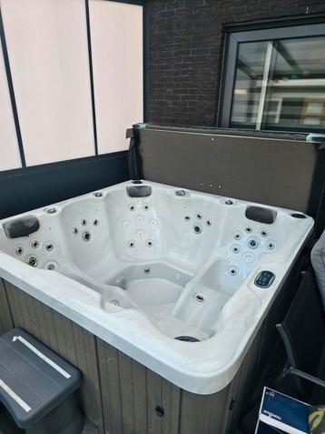 Jacuzzi Balboa 5 pers., Tuin en Terras, Ophalen, Gebruikt, Trap, Vast