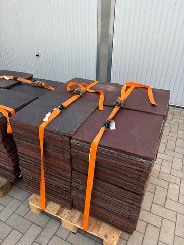 536x rubber tegels paardenstal terras beschikbaar voor biedingen