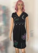 Unieke katoenen little black dress (maat S) met design 🌿, Kleding | Dames, Jurken, Zwart, Ophalen of Verzenden, Zo goed als nieuw