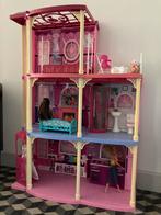 Barbiehuis met meubels en barbiepoppen, Gebruikt, Ophalen of Verzenden