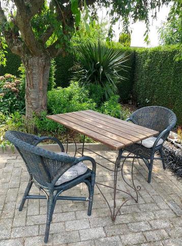 Lot de 2 chaises en rotin + table + 2 coussins, Enlèvement, Utilisé, Autres couleurs, Deux