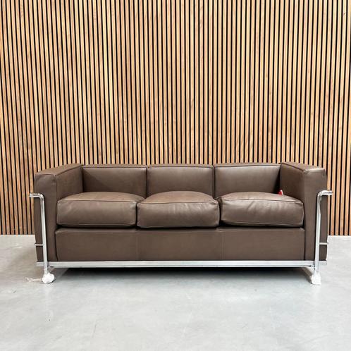 Cassina LC2 bank - Le Corbusier Mocca leder, Antiek en Kunst, Antiek | Meubels | Stoelen en Sofa's, Ophalen of Verzenden