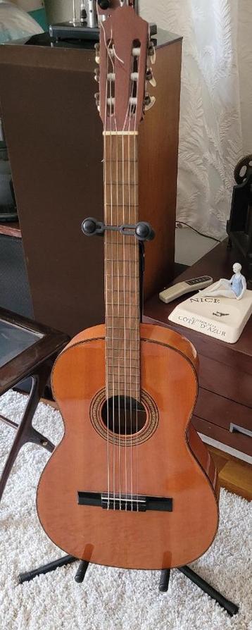 GUITARE VALERIANO BERNAL beschikbaar voor biedingen