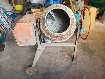 Betonmolen 135 liter beschikbaar voor biedingen