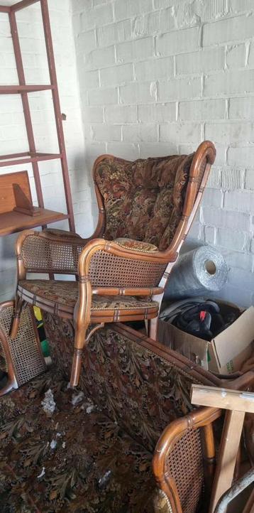 Rotan zetel beschikbaar voor biedingen