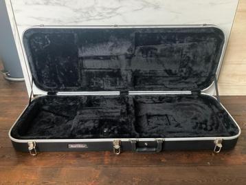 Road Runner Molded Hard Case – Fits Fender Strat/Tele Style beschikbaar voor biedingen