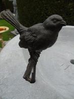 Standbeeld van een bronzen vogel op een tak gesigneerd, Antiek en Kunst, Ophalen, Brons