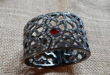 Armband  beschikbaar voor biedingen