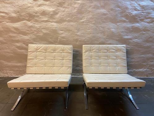2 Barcelona chair zetels wit, Huis en Inrichting, Zetels | Zetels en Chaises Longues, Ophalen
