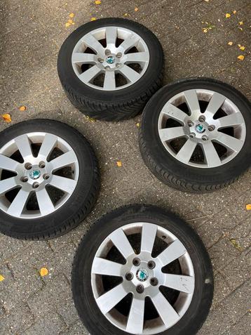 4 Gebruikte Winterbanden met Velgen beschikbaar voor biedingen