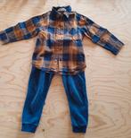 Bruin/blauw geruit hemdje (m 104) en blauwe broek (m 110), Enfants & Bébés, Vêtements enfant | Taille 104, Comme neuf, Ensemble