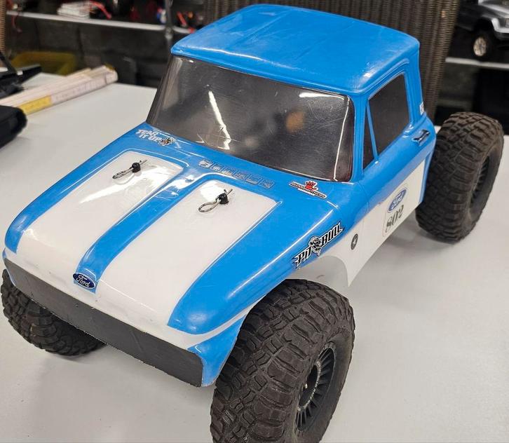 Aangepaste Axial SCX10.2 crawler RTR met Pro-Line Ford, Hobby en Vrije tijd, Modelbouw | Radiografisch | Auto's, Zo goed als nieuw