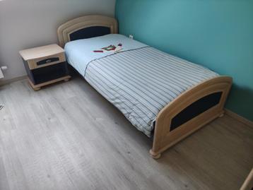 Jeugd kamer bed + kleerkast +nachtkastje  beschikbaar voor biedingen