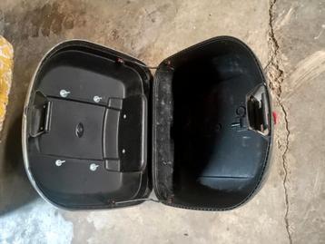 Topkoffer Yamaha met rugleuning  beschikbaar voor biedingen