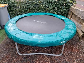 Trampoline in zeer goede staat beschikbaar voor biedingen