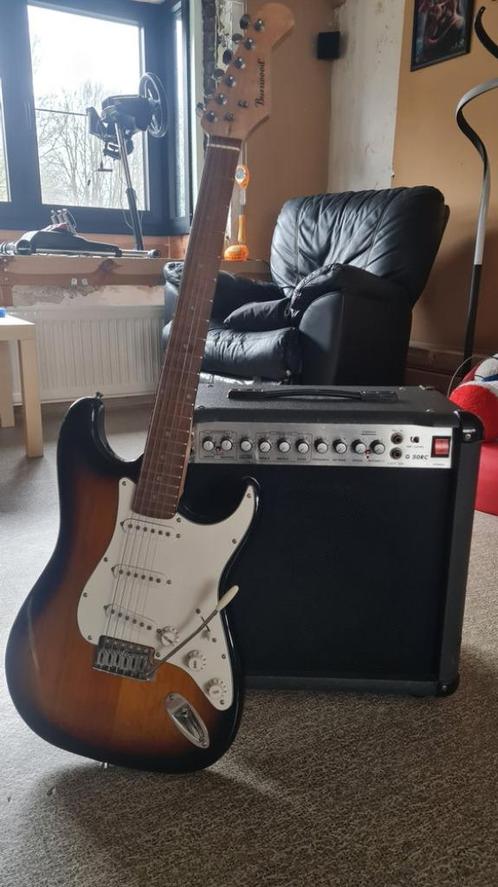 Elektrisch Gitaar (Burswood) + versterker 80Watt (Stagg), Muziek en Instrumenten, Snaarinstrumenten | Gitaren | Elektrisch, Gebruikt