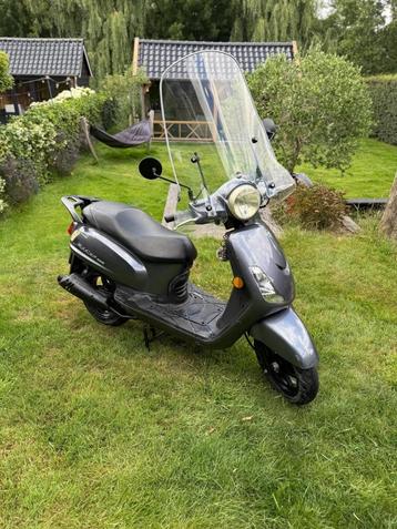 Sym Fiddle II – 50cc scooter met beurt en nieuwe banden beschikbaar voor biedingen