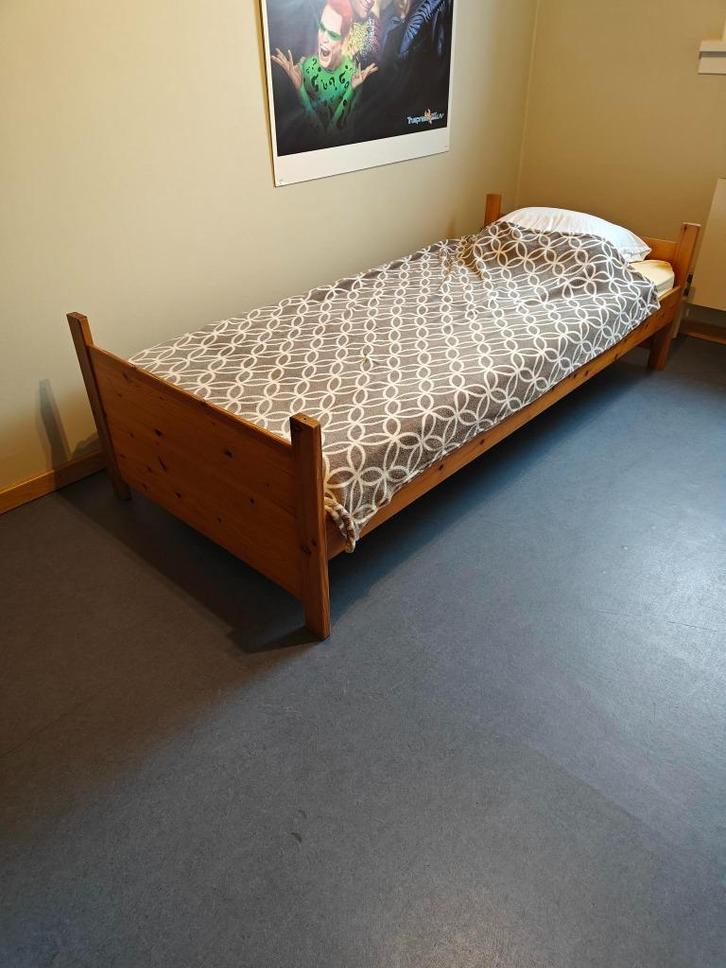 Doorgroei bed en kleerkast, Kinderen en Baby's, Kinderkamer | Bedden, Zo goed als nieuw, 180 cm of meer, 85 tot 100 cm, Matras