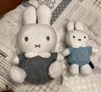 2 jouets Miffy gris 25 cm, bleus 15 cm (avec hochet), Comme neuf, Enlèvement ou Envoi, Lapin