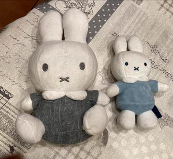 2 jouets Miffy gris 25 cm, bleus 15 cm (avec hochet)